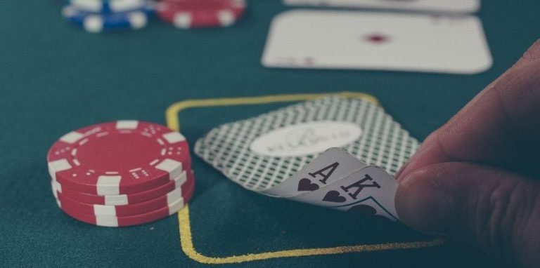 Pengalaman bermain sportsbook dan casino di platform alexis77 yang responsif untuk pengguna mobile di Indonesia